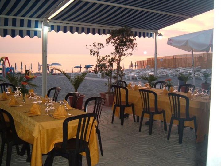 Hotel Il Castello Paola Exterior photo